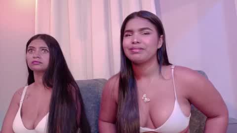 Snapshot of zoe_roux210949 chatting on February 8, 8:01 pm Zoe online show from February 8, 8:01 pm