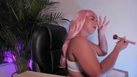 Snapshot of zoe_roux210949 chatting on February 22, 3:07 am Zoe online show from February 22, 3:07 am