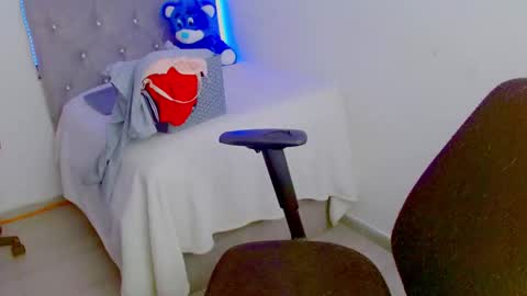 Snapshot of zoe_sexy69 chatting on September 26, 7:18 pm ZOE online show from September 26, 7:18 pm