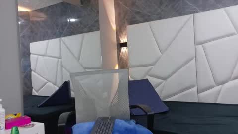 Zoe online show from December 15, 4:11 pm