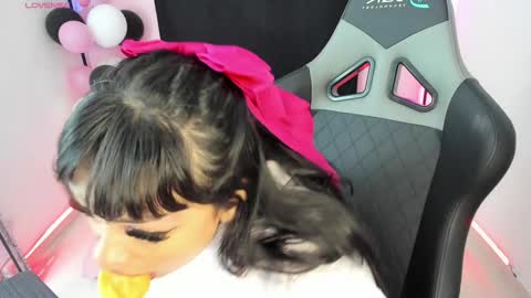 zoe_sullivan_ online show from December 7, 9:28 am