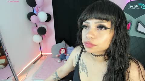 zoe_sullivan_ online show from December 10, 9:33 am