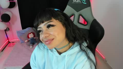 zoe_sullivan_ online show from December 21, 9:44 am