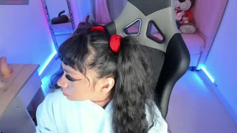 zoe_sullivan_ online show from January 26, 8:57 am