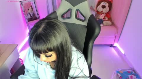 zoe_sullivan_ online show from February 3, 12:47 pm