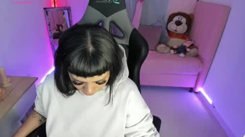 zoe_sullivan_ online show from February 23, 9:22 am