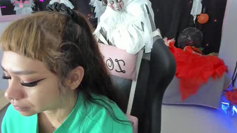 zoe_sullivan_ online show from October 5, 9:07 am