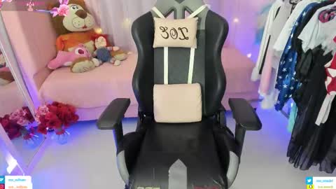 zoe_sullivan_ online show from February 19, 9:16 am