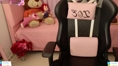 zoe_sullivan_ online show from March 14, 9:37 am