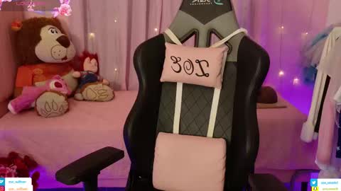 zoe_sullivan_ online show from March 15, 9:26 am