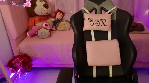 zoe_sullivan_ online show from March 26, 9:48 am