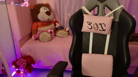 zoe_sullivan_ online show from April 24, 9:34 am