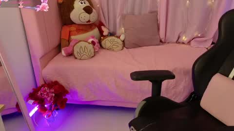 zoe_sullivan_ online show from April 25, 1:41 pm