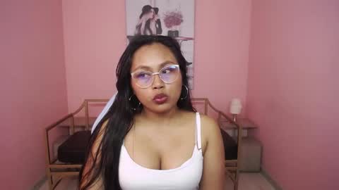 zoe_vega1 online show from April 14, 7:53 pm