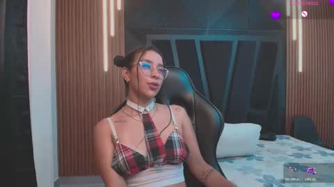 Zoe 3 online show from May 5, 3:31 pm