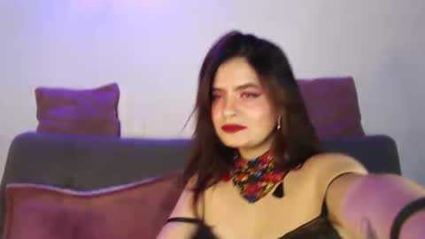 Zoee online show from October 31, 4:57 am