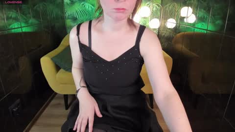 Snapshot of zoeeast chatting on January 11, 2:04 pm Zoe online show from January 11, 2:04 pm