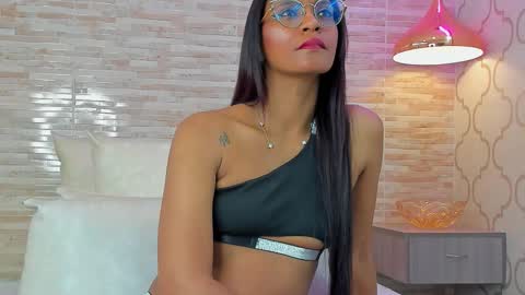 ZoeeSmitth online show from February 18, 11:50 am