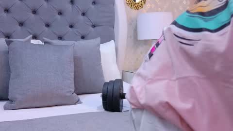 Zoe Krug online show from September 17, 12:07 pm