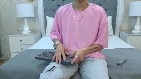 Zoe Krug online show from November 8, 11:43 am