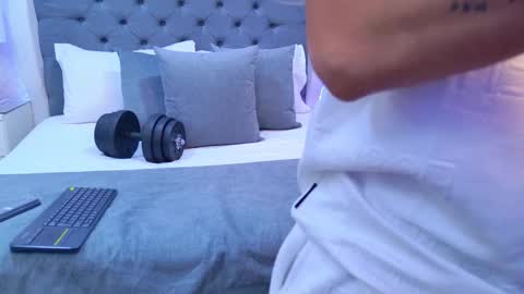 Zoe Krug online show from November 28, 8:11 pm