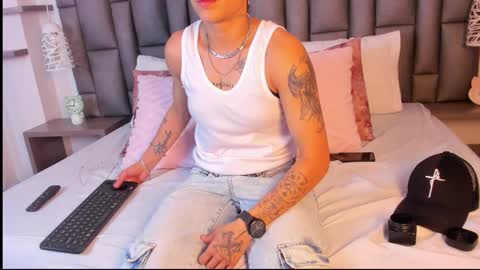 Zoe Krug online show from March 17, 12:30 pm