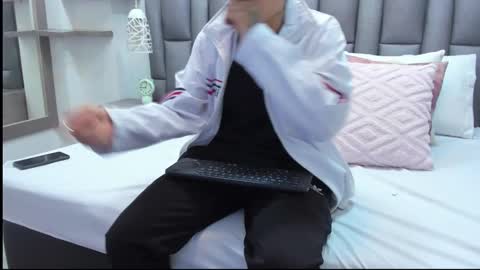 Zoe Krug online show from March 18, 12:19 pm