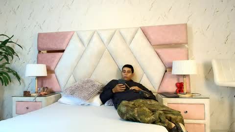 zoelucas online show from April 16, 11:55 am