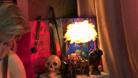 ZoeMesmerize online show from March 27, 11:43 am