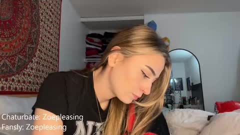 zoepleasing online show from October 11, 12:54 am