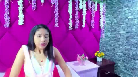 zoesmiitt online show from June 1, 12:40 pm