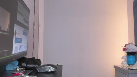 zoesmiitt online show from June 27, 12:10 pm