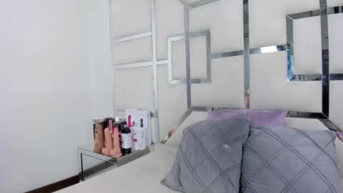 ZoeSwam online show from May 19, 1:17 pm