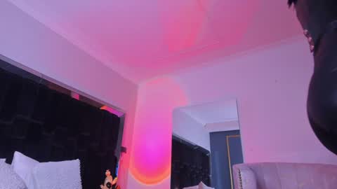 zoevidal_ online show from January 24, 3:02 pm