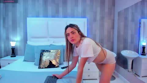 ZoeWilliis online show from October 8, 1:09 pm