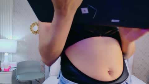Snapshot of zoewilliis chatting on May 27, 12:13 pm ZoeWilliis online show from May 27, 12:13 pm