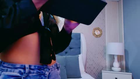 Snapshot of zoewilliis chatting on June 3, 12:19 pm ZoeWilliis online show from June 3, 12:19 pm