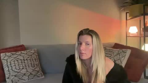 Zoeydanner online show from February 12, 11:33 pm