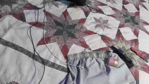 Snapshot of zoeyportland chatting on February 17, 6:10 am Zoey Portland online show from February 17, 6:10 am