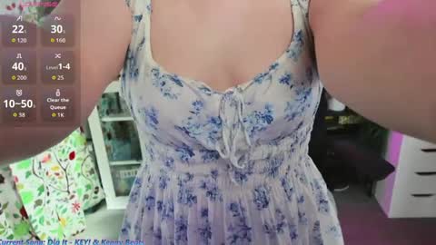 Zoey Ryan online show from April 13, 7:08 pm