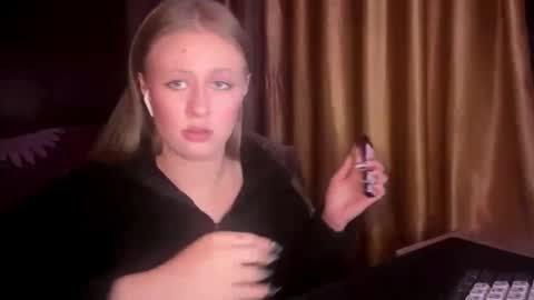 Snapshot of zofiahoetger chatting on February 26, 10:58 am Lisa online show from February 26, 10:58 am