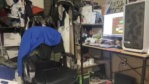 Snapshot of zone45887003 chatting on January 19, 9:46 am daddybighardonlate online show from January 19, 9:46 am