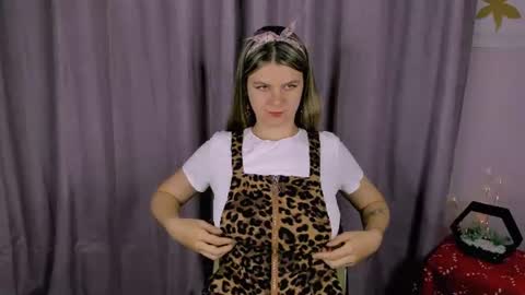 Snapshot of zorianaa_ chatting on July 12, 8:33 pm Zoriana online show from July 12, 8:33 pm
