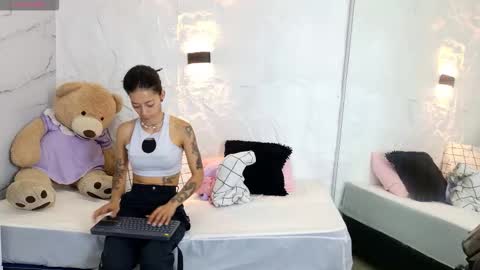 Snapshot of zorravioleta chatting on January 14, 11:27 am Violeta online show from January 14, 11:27 am