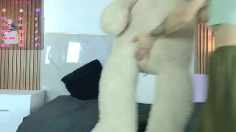 Snapshot of zorravioleta chatting on February 4, 12:00 pm Violeta online show from February 4, 12:00 pm