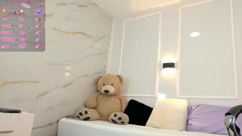 Snapshot of zorravioleta chatting on February 8, 11:46 am Violeta online show from February 8, 11:46 am