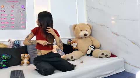 Snapshot of zorravioleta chatting on February 12, 1:17 pm Violeta online show from February 12, 1:17 pm