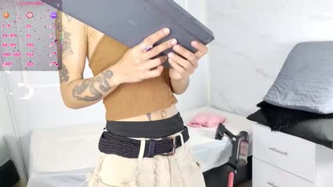 Snapshot of zorravioleta chatting on February 15, 11:41 am Violeta online show from February 15, 11:41 am