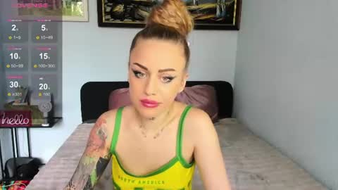 Snapshot of zorynvaal chatting on June 24, 12:26 pm Mia online show from June 24, 12:26 pm