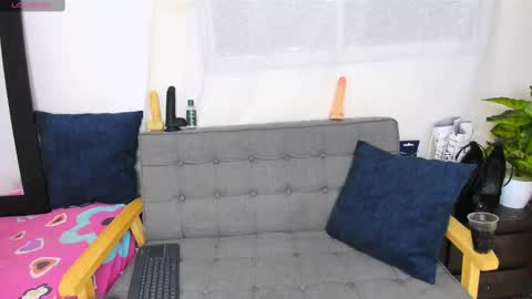 zou_quira online show from November 24, 3:06 am